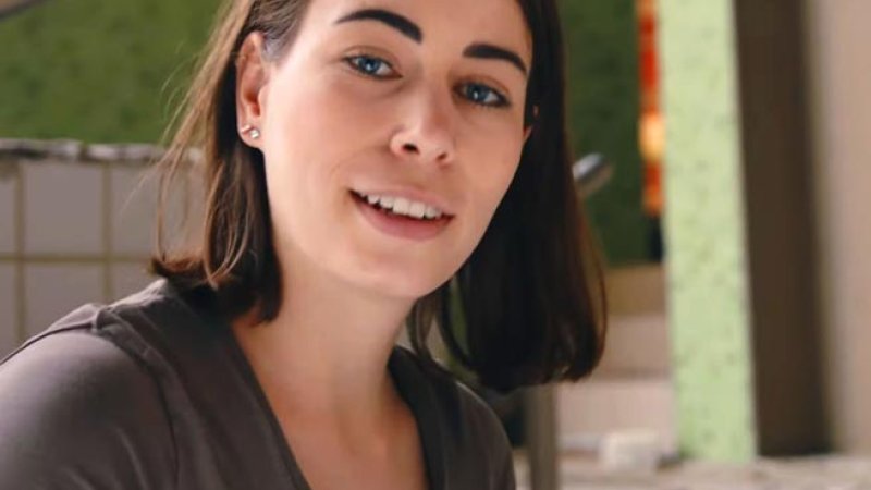 Anne Fliesen-, Platten- und Mosiaklegerin Portrait