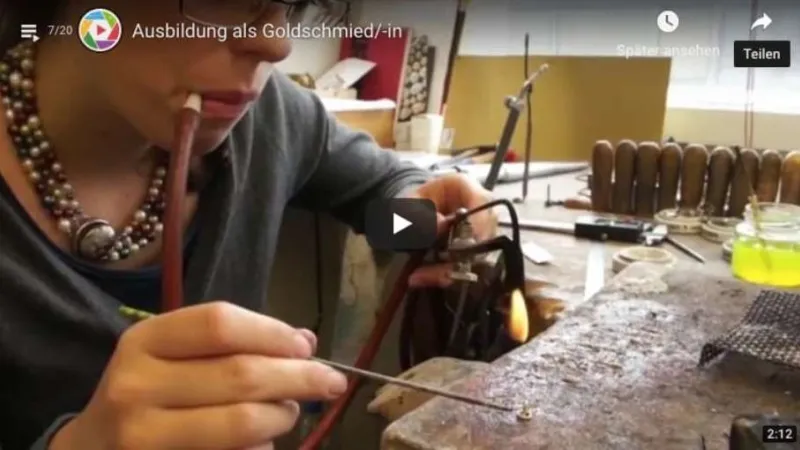 Goldschmied*in