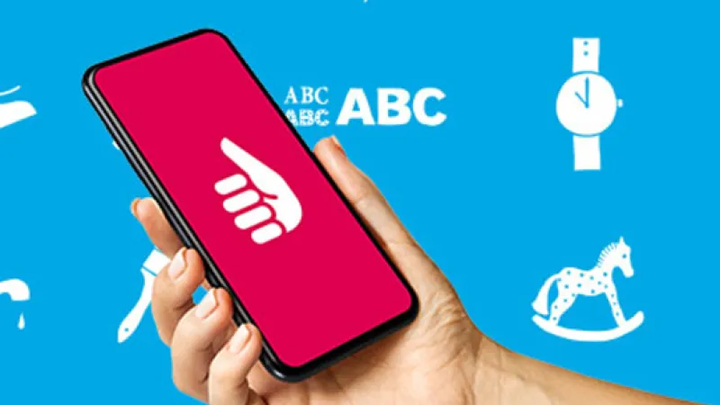 Hand mit handy vor Grafik