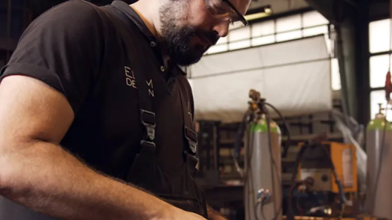 Serdar Edem am arbeiten