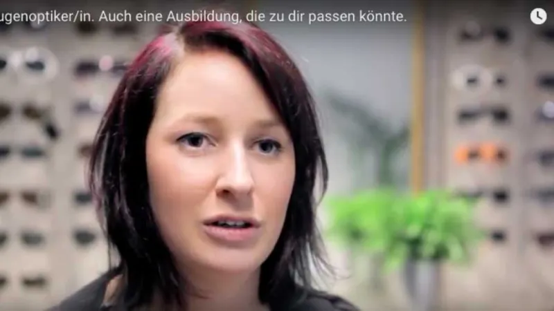 Augenoptiker*in