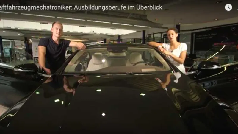 Kraftfahrzeugmechatroniker*in