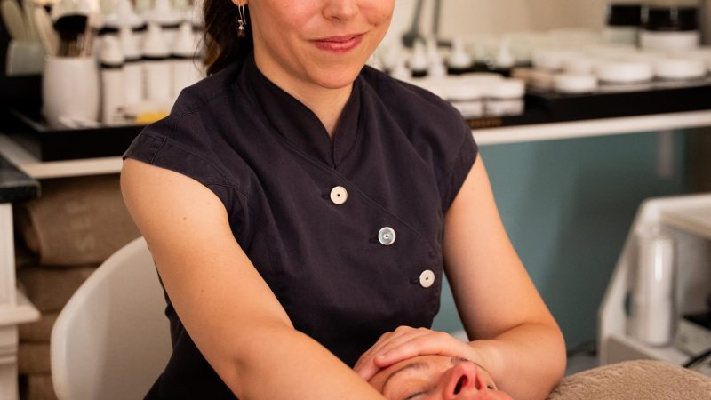 Kosmetikerin Nadine