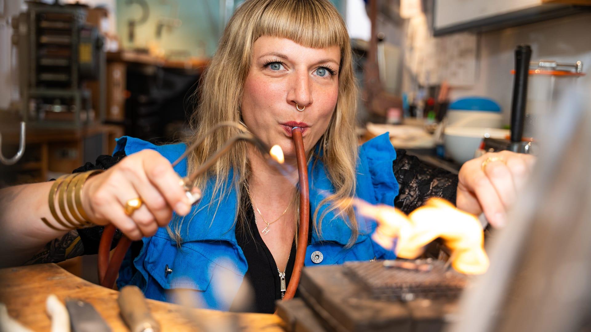 Gold- und Silberschmiedin Helena