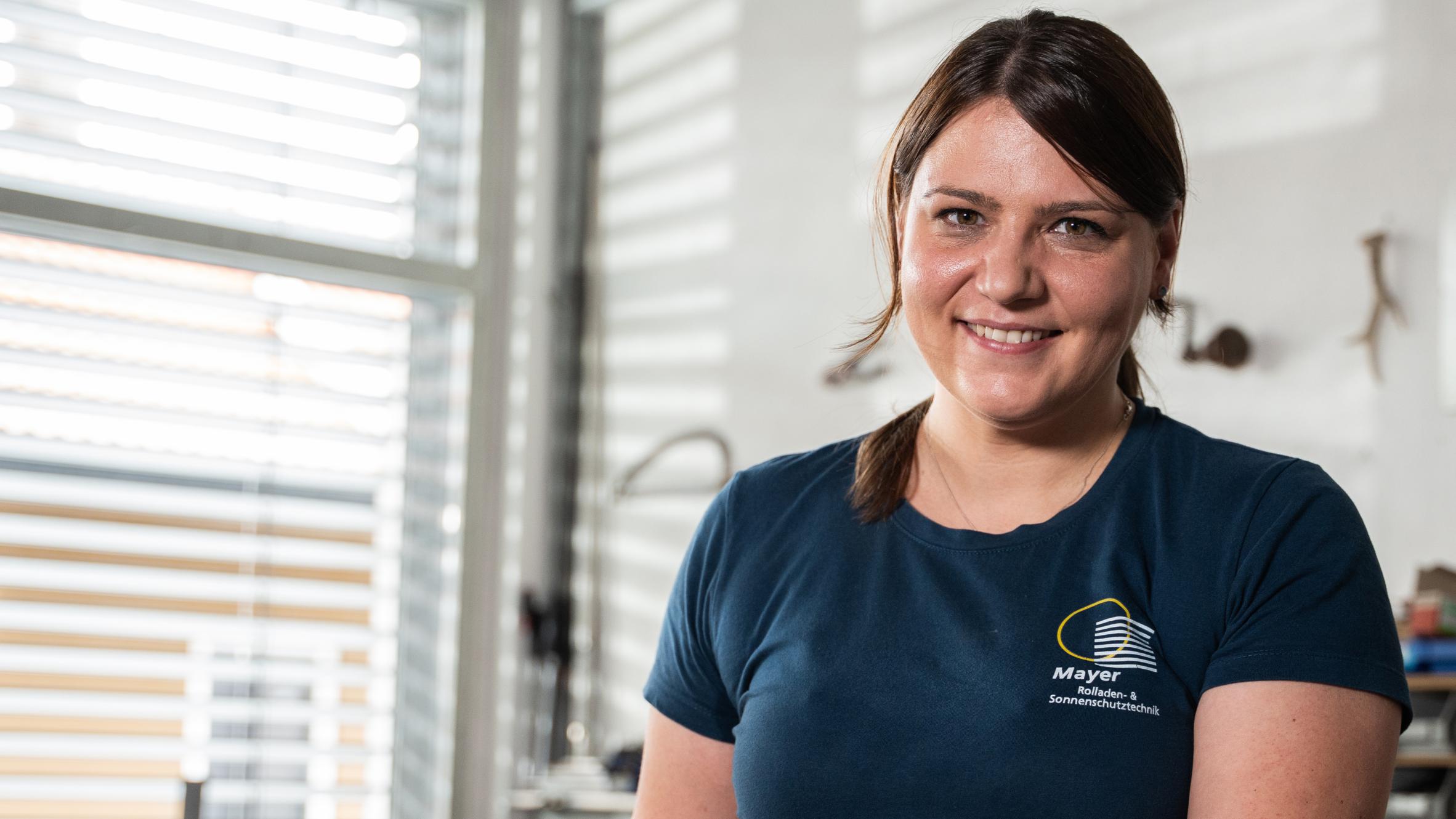 Rolladen- und Sonnenschutzmechatronikerin Sandra