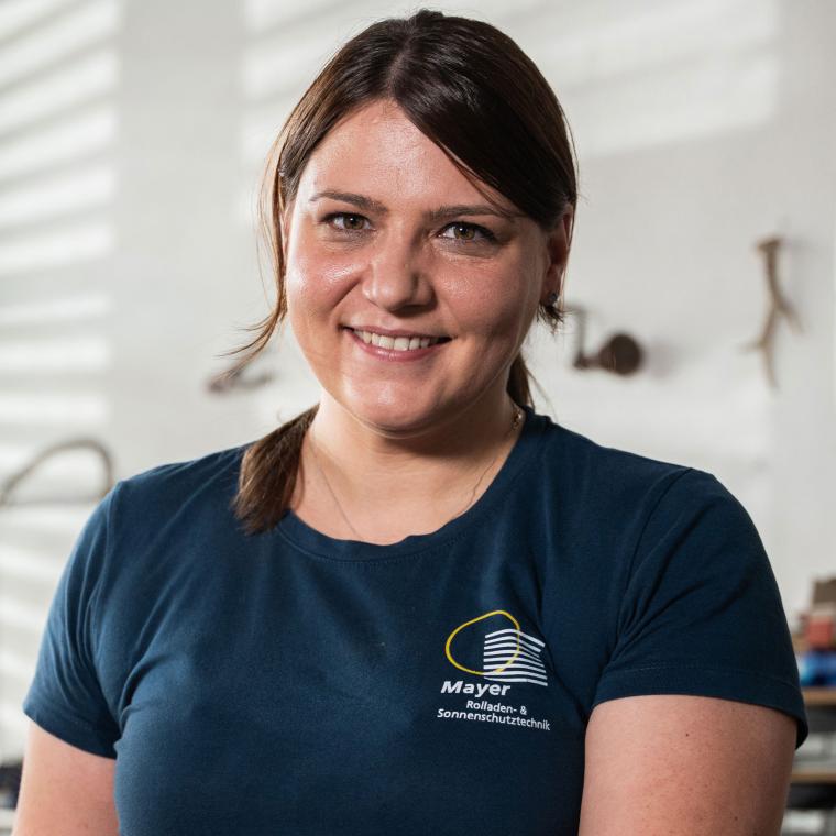 Rolladen- und Sonnenschutzmechatronikerin Sandra